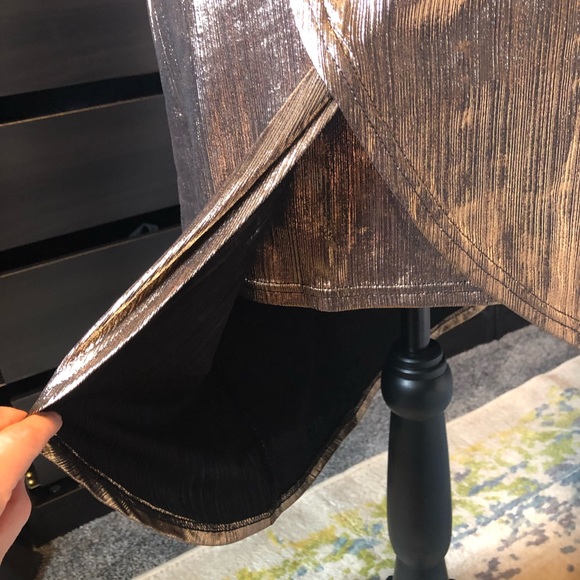 Asymmetrical metallic bronze skirt - Picture 3 of 4